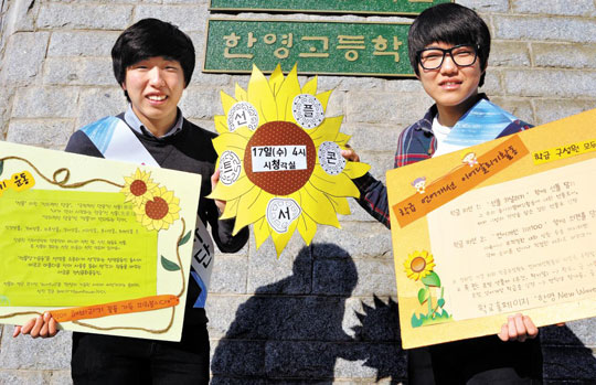 “매주 선플송 공연. 틀린 글·비속어 그냥 못 넘기죠.”