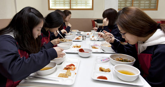 [2014 대입 이제부터다/재수생을 위한 기숙학원] 6시 반 기상·8교시 수업·5시간 자습 '기숙학원 24시'