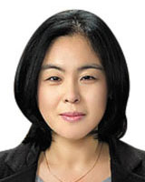 [궁금하다, 이 직업 ｜패션디자이너] 트렌드에 민감… 창의성·색채 감각 키워야