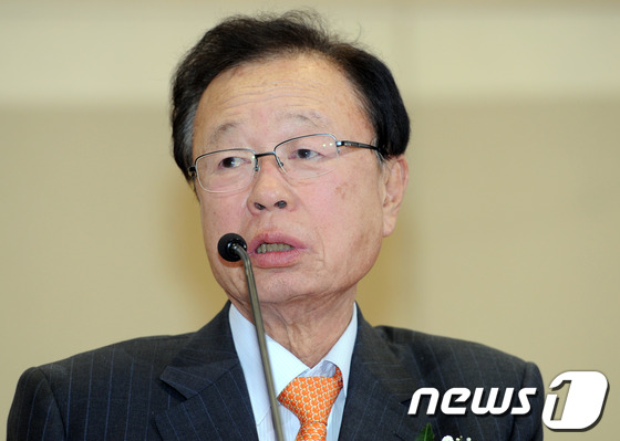 박희태 전 국회의장, 건국대 교단 선다