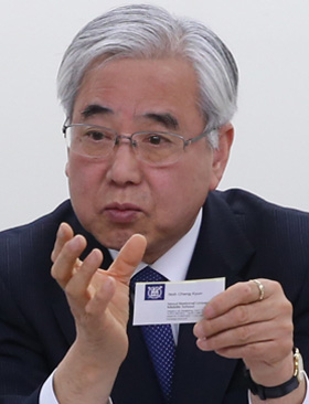 "선생님들, 명함부터 파세요"