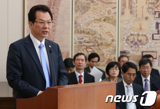 서남수 교육장관, 전교조와 16일 첫 간담회 