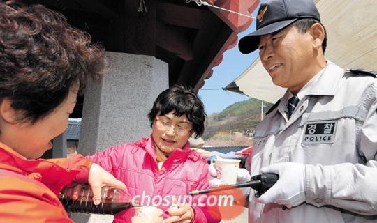 
	화개장터 경찰조영남 화개파출소장
