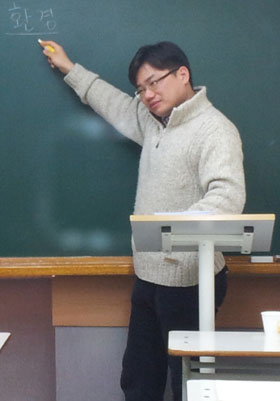 분석 토론 작성 '몰입형 진행'  "생각하는 방법·과정 바로잡아줘"