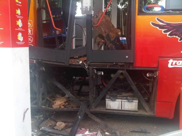 인도네시아 수도 자카르타에서 폭발한 현대차 CNG 버스의 모습.