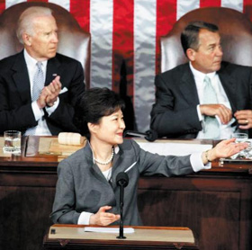 [NIE(신문활용교육)] [이슈토론] "한국 이미지 각인시켜 자랑스럽다" "프랑스·독일 대통령은 자국어 사용"