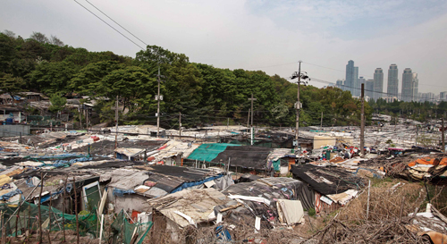 서울의 대표적 판자촌으로 꼽히는 강남구 개포동 구룡마을. 사진 김승완 영상미디어 기자