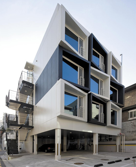 포스코 A&C가 직원용 숙소로 서울 강남구 청담동에 지은 모듈러 주택. 국토교통부는 공장에서 대부분 제작을 끝낸 뒤 현장 마감공사만 하는 모듈러 주택을 행복주택 가좌지구에 시범 공급할 예정이다.