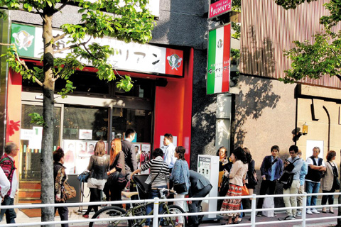 ‘나의 이탈리안’은 오후 4시부터 영업하지만 1시간 전부터 줄이 늘어선다. 예약석은 한 달 전부터 예약할 수 있다. 일부 예약석은 앉을 수 있다.