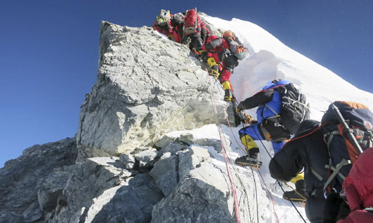 [NIE(신문활용교육)] [이슈토론] "등반 안전 위한 조치" vs "최고봉 의미 퇴색"
