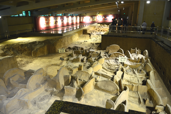 곡국의 박물관은 실제 거마갱의 발굴 위치에 세워졌다.