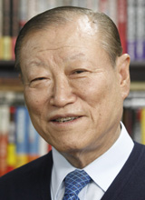 
	이용만 전 재무부 장관 사진
