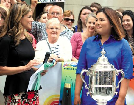 
	美 ‘투데이 쇼’에 출연한 박인비… US여자오픈 우승으로 메이저대회 3연승을 차지하며 LPGA의 역사를 새로 쓴 박인비(오른쪽)가 미국 NBC의 아침 방송 ‘투데이 쇼’에 출연해 인터뷰를 하고 있다
