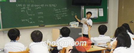 [NIE(신문활용교육)] "우리 학교 수학 교과서는 '신문'… 방정식·확률 문제까지 다 있죠"