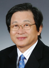 
	윤연 前 해군작전사령관 사진
