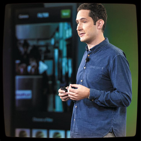 지난 6월 20일 미국 캘리포니아 멘로파크 페이스북 본사에서 열린 기자간담회에서 케빈 시스트롬 인스타그램 창업자 겸 CEO가 새 서비스인 동영상 공유 기능을 소개하고 있다.