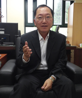 
	최구식(崔球植) 산청엑스포 조직위 집행위원장.
