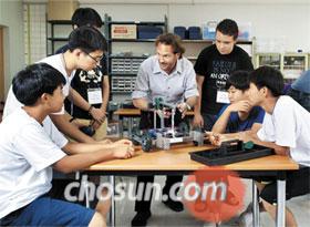 책 속 이론 실제 로봇에 적용… 과학적 흥미 '업'