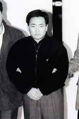 
	1996년 법정 출두 장면.
