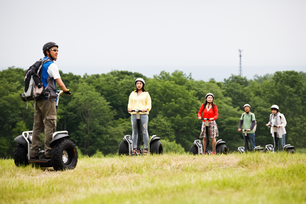 도쿄돔 면적의 85만 배 크기의 '천년의 숲'은 세그웨이(SEGWAY)를 타고 쉽게 숲을 달려볼 수 있다