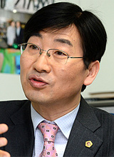 "김형태 서울시의회 교육의원 교사 겸직은 法위반, 免職 가능"