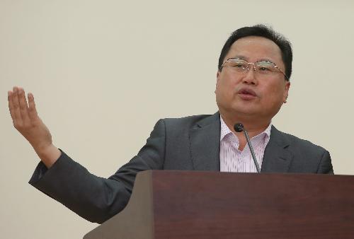 이명희 교수, 이념적 우편향 지적 "수정 않는다"