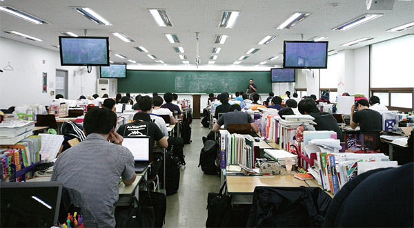 [주간조선] 경찰공무원 기숙학원에 들어가 보니...24시간 현장르포