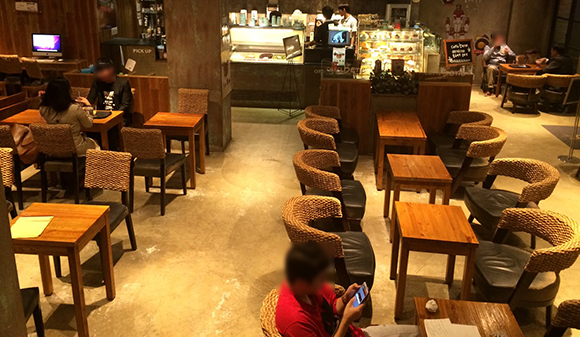 객단가가 낮지 않은 편인데도 좌석 배치가 빡빡하다고 지적받은 카페베네 /김범수 기자