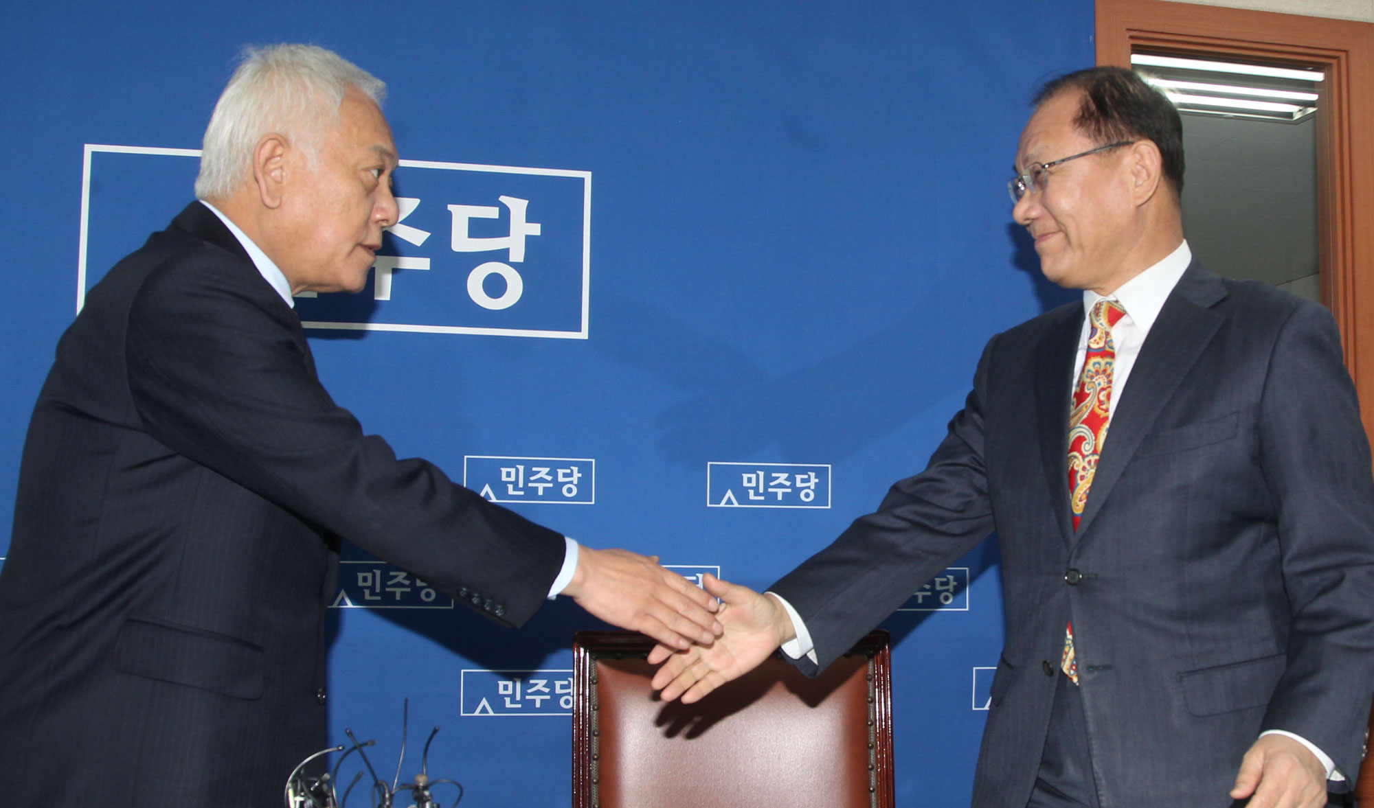 만든곳: 한국 네티즌본부 카페