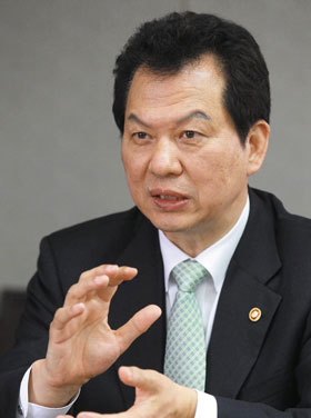 [인문·사회과학 행복장터] "인문학 강의 들은 택시기사, 사고 줄고 친절도 높아져… 대중화란 이런 것"