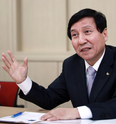 [인문·사회과학 행복장터] 김세영 연구재단 인문본부장 "대기업, 인문학 人材 채용 늘어… 유대와 소통에서 핵심 자원 찾는 셈" 