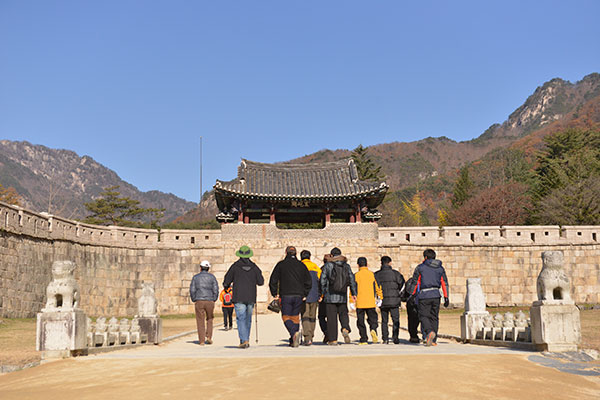 문경새재에서 가장 큰 관문인 제1관문 주홀관의 외경. 