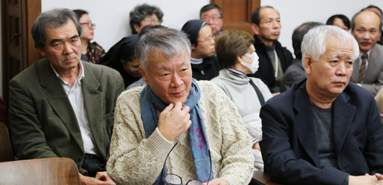 
	서울고법을 찾은 문화예술계 인사들 사진
