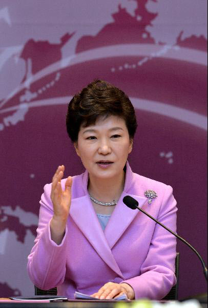 박근혜 대통령이 19일 서울 마포구 상암동 중소기업 DMC 타워에서 열린 글로벌 중소기업 간담회에 참석해 발언을 하고 있다.