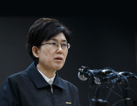 
	지난 12월 31일 서울 중구 코레일 사옥에서 대국민 입장발표 기자회견을 갖고 있는 최연혜 코레일 사장. photo 뉴스1
