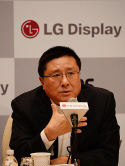 한상범 LG디스플레이 사장이 6일(현지시각) 미국 라스베이거스에서 열린 간담회에서 올해 사업전략을 발표하고 있다./LG디스플레이 제공