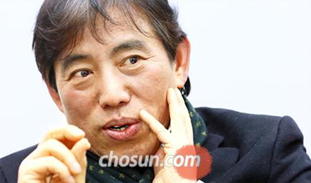 최근 어느 신인문학상 시상식에 다녀왔다는 김병종 교수는 “이 나이에도 젊은 작가들과 진검승부를 겨뤄보고 싶은 충동을 느꼈다”며 웃었다