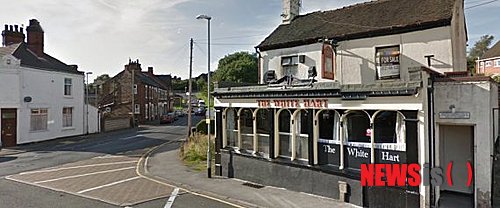 
 발가벗은 채 성인용품 가방 손에 들고 술집 돌아다닌 남성
