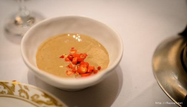 얼큰한 맛을 좋아한다면 소스에 매운 고추를 섞어도 맛있다.