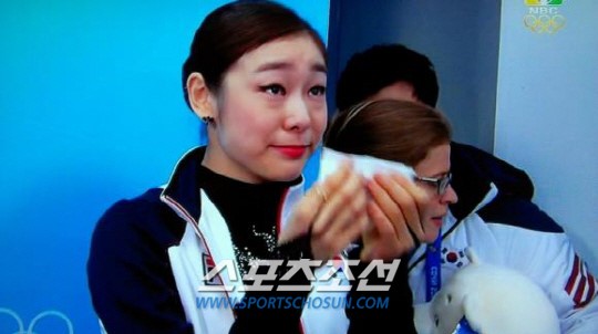 
	김연아 남몰래 눈물, 美 NBC 포착 '퉁퉁 부은 눈' 뭉클
