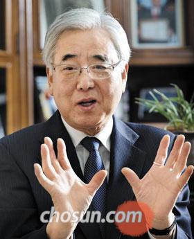 거점학교 추진 문용린 교육감 인터뷰 "학생 행복 최우선으로… 학교서 자는 아이 없도록 할 것"