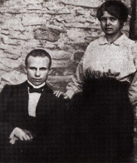 흐루쇼프와 첫째 아내 니키타 흐루쇼프(왼쪽) 옛 소련 공산당 서기장과 첫째 아내 예프로시냐 파사레바 사진