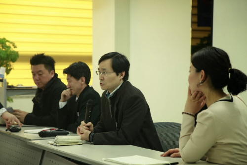 박상학 KT 클라우드 사업추진팀장이 참가자들의 질의 응답에 답변하고 있다./최지웅 연구원