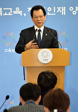 퇴직하면 더 상종가... 감사하던 부실 대학 교수·총장으로 옮겨가 방패 역할