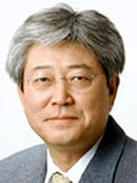 문창극 총리 후보자가 10일 총리 지명 후 서울대 연구실을 나서고 있다./뉴스1