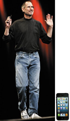 (왼쪽)애플 신제품에 대해 프레젠테이션하는 스티브잡스의 모습이에요. (오른쪽)아이폰 등 스티브잡스가 내놓은 제품은 디자인과 기술이 조합되어 큰 인기를 얻었어요.