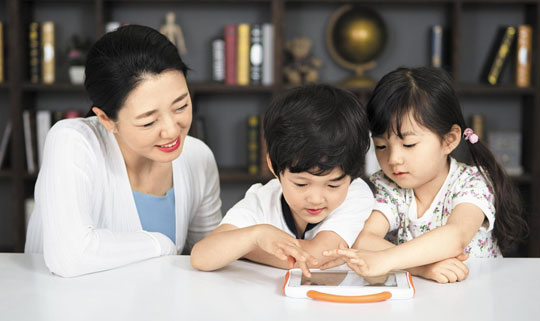 보고, 듣고, 따라 부르고, 만지고… 게임하듯·영화보듯 '즐거운 공부'