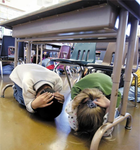 ['세월호' 딛고 부강한 나라로] 온갖 매뉴얼만 쏟아질 뿐… 학교 안전교육, 여전히 비디오시청 수준