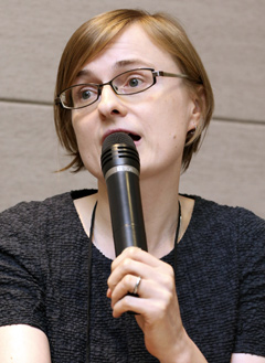 
	지난달 28일 서울 한국어문회관에서 열린 학술강연회에서 폴란드인 아그네스카 상보르스카씨가 강연하고 있다
