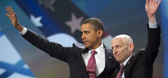 
	버락 오바마(왼쪽) 미국 대통령이 2012년 미국 워싱턴 DC에서 열린‘미국·이스라엘 공공정책위원회(AIPAC)’총회에 참석해 리 로젠버그 AIPAC 당시 회장과 함께 손을 흔들고 있다. /블룸버그 사진
